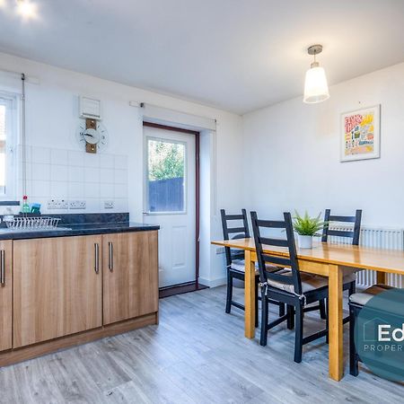 City Centre Townhouse, Sleeps 8, Free Parking سوثامبتون المظهر الخارجي الصورة