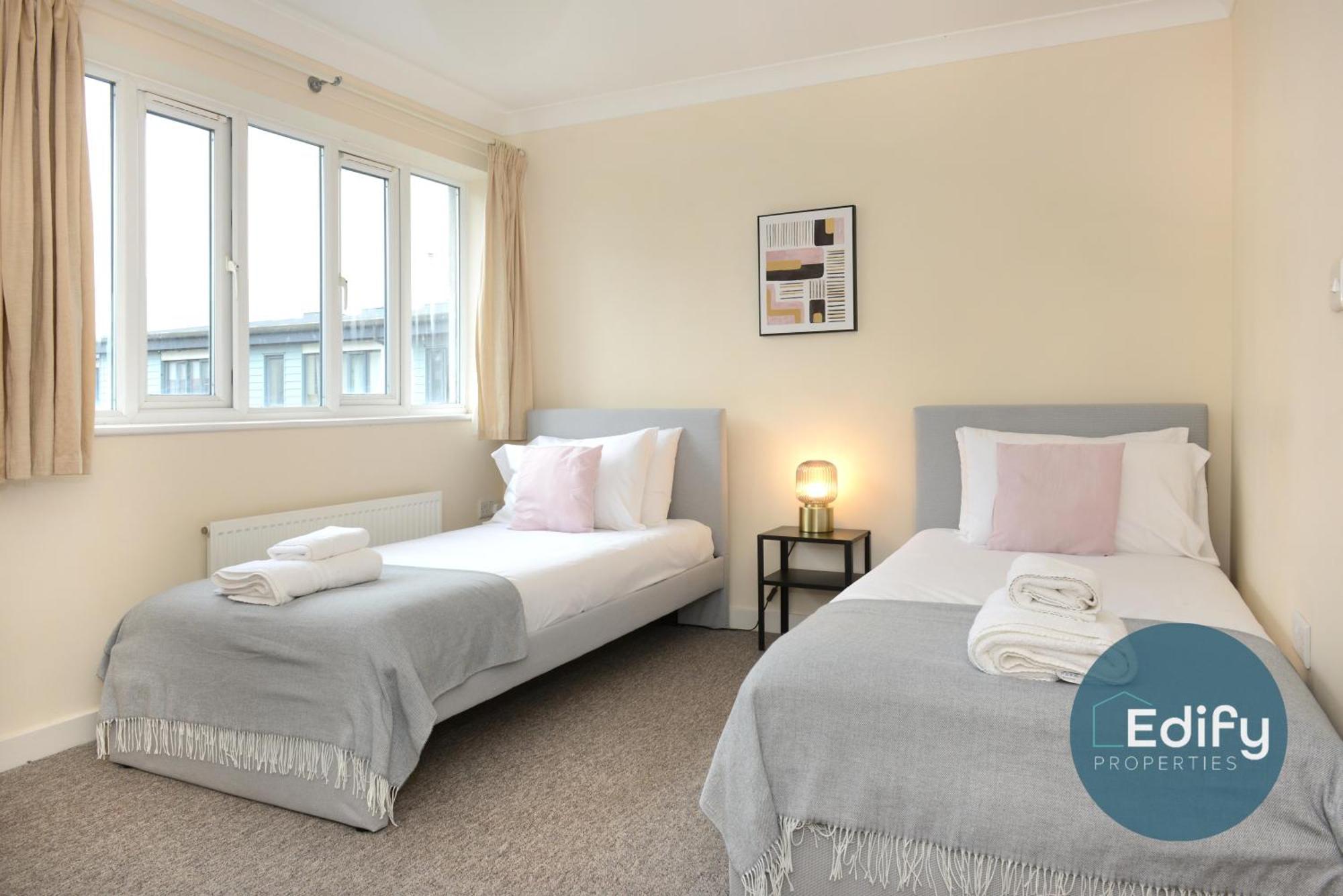 City Centre Townhouse, Sleeps 8, Free Parking سوثامبتون المظهر الخارجي الصورة