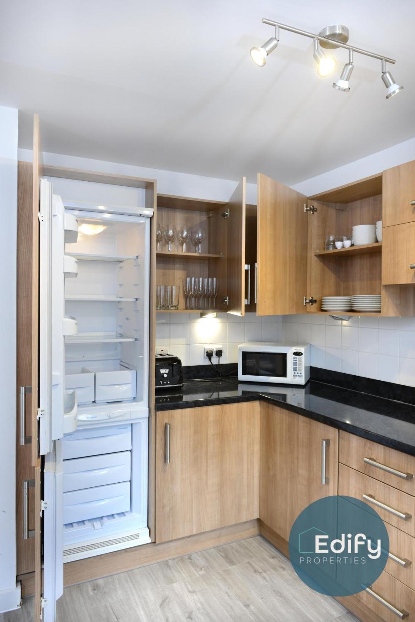 City Centre Townhouse, Sleeps 8, Free Parking سوثامبتون المظهر الخارجي الصورة