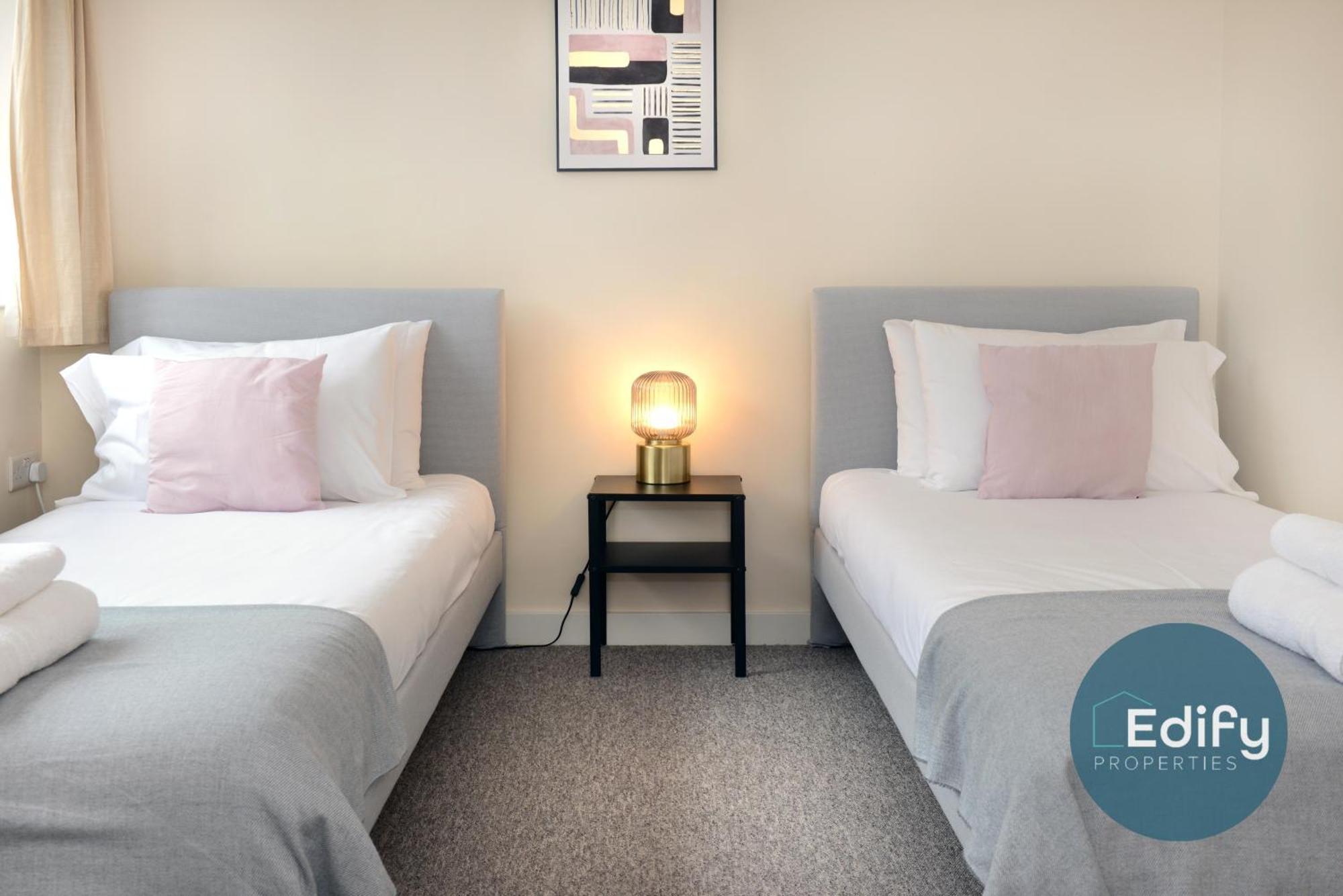 City Centre Townhouse, Sleeps 8, Free Parking سوثامبتون المظهر الخارجي الصورة